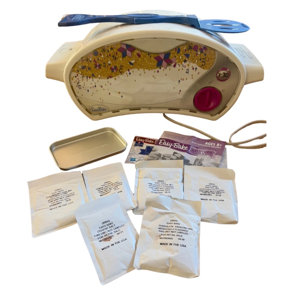 Lightly used Easy Bake Oven in excellent condition. I